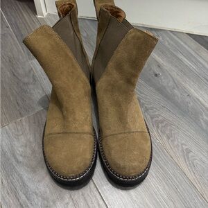 Women’s Tan Suede Boots